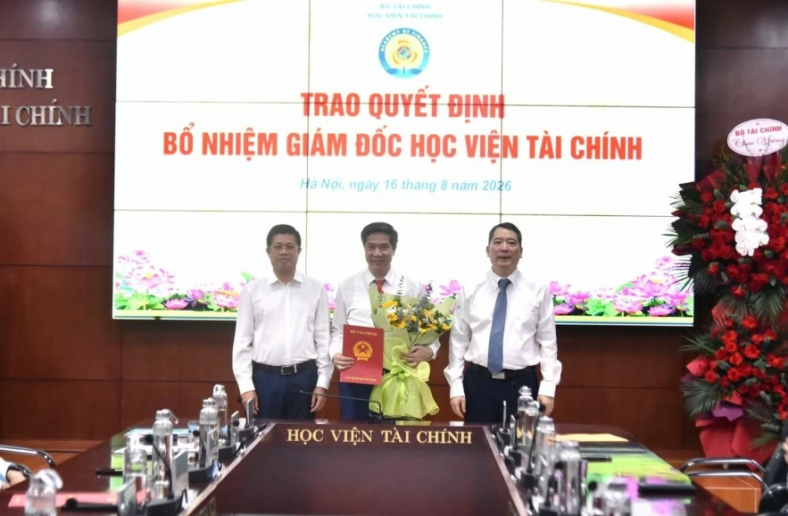 Bộ Tài chính công bố các quyết định về công tác cán bộ tại Học viện Tài chính Bộ Tài chính công bố các quyết định về công tác cán bộ tại Học viện Tài chính