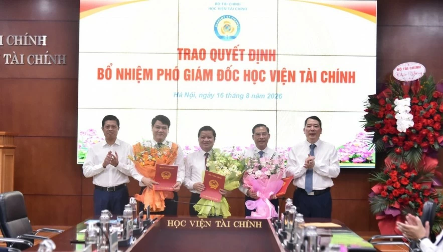 Bộ Tài chính công bố các quyết định về công tác cán bộ tại Học viện Tài chính Bộ Tài chính công bố các quyết định về công tác cán bộ tại Học viện Tài chính