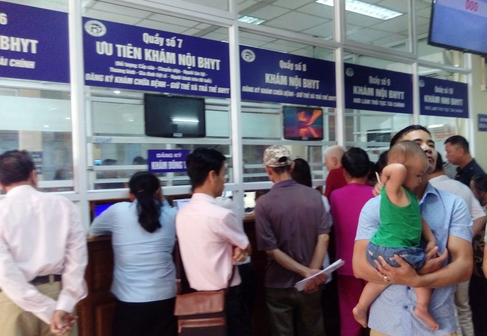 Bảo hiểm y tế hộ gia đình: Càng đông người tham gia, mức đóng càng giảm