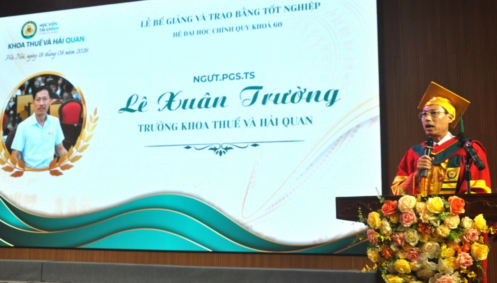 Học viện Tài chính: 364 sinh viên Khoa Thuế và Hải quan khóa 60 tốt nghiệp loại Khá trở lên Học viện Tài chính: Trao bằng tốt nghiệp cho sinh viên Khoa Thuế và Hải quan khóa 60