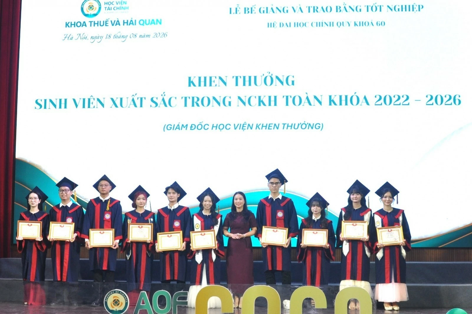 Học viện Tài chính: 364 sinh viên Khoa Thuế và Hải quan khóa 60 tốt nghiệp loại Khá trở lên Học viện Tài chính: Trao bằng tốt nghiệp cho sinh viên Khoa Thuế và Hải quan khóa 60