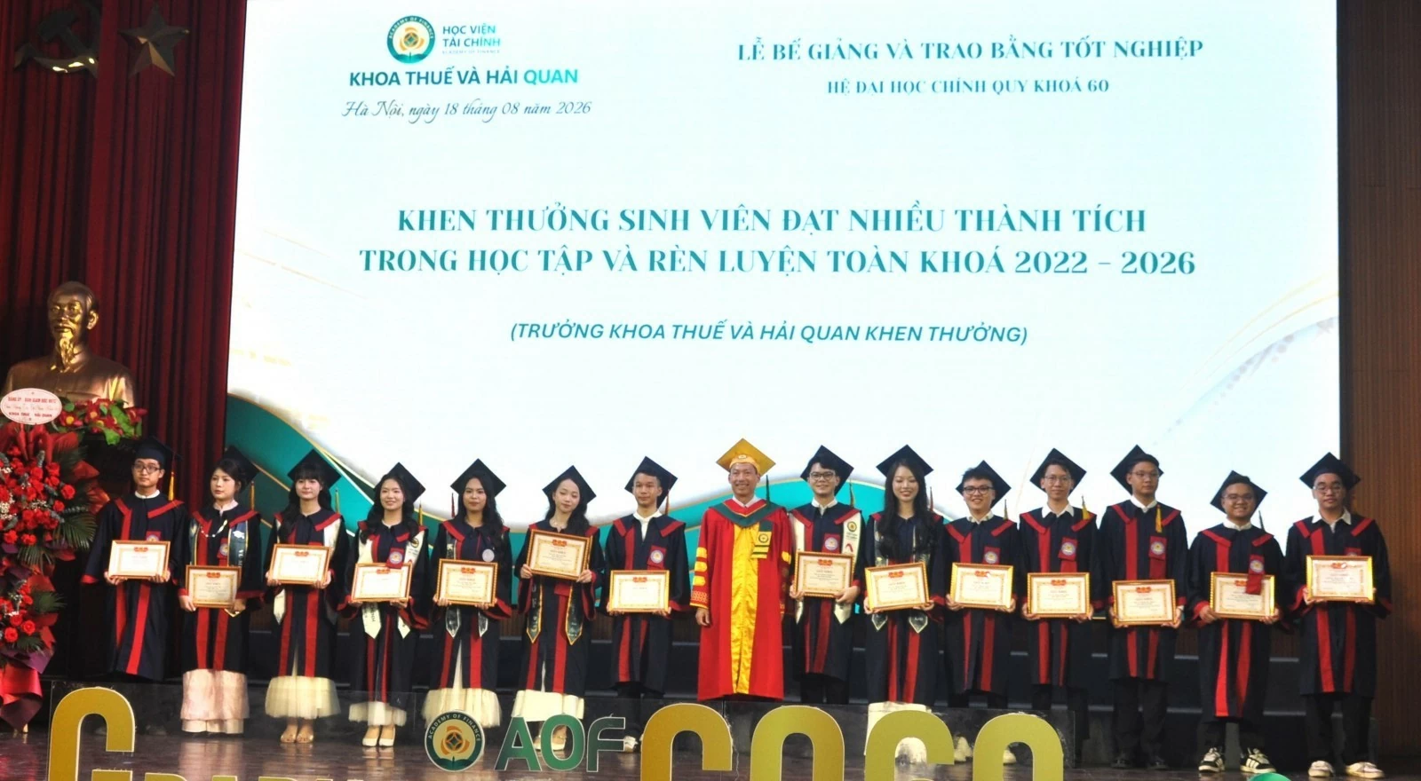 Học viện Tài chính: 364 sinh viên Khoa Thuế và Hải quan khóa 60 tốt nghiệp loại Khá trở lên Học viện Tài chính: Trao bằng tốt nghiệp cho sinh viên Khoa Thuế và Hải quan khóa 60