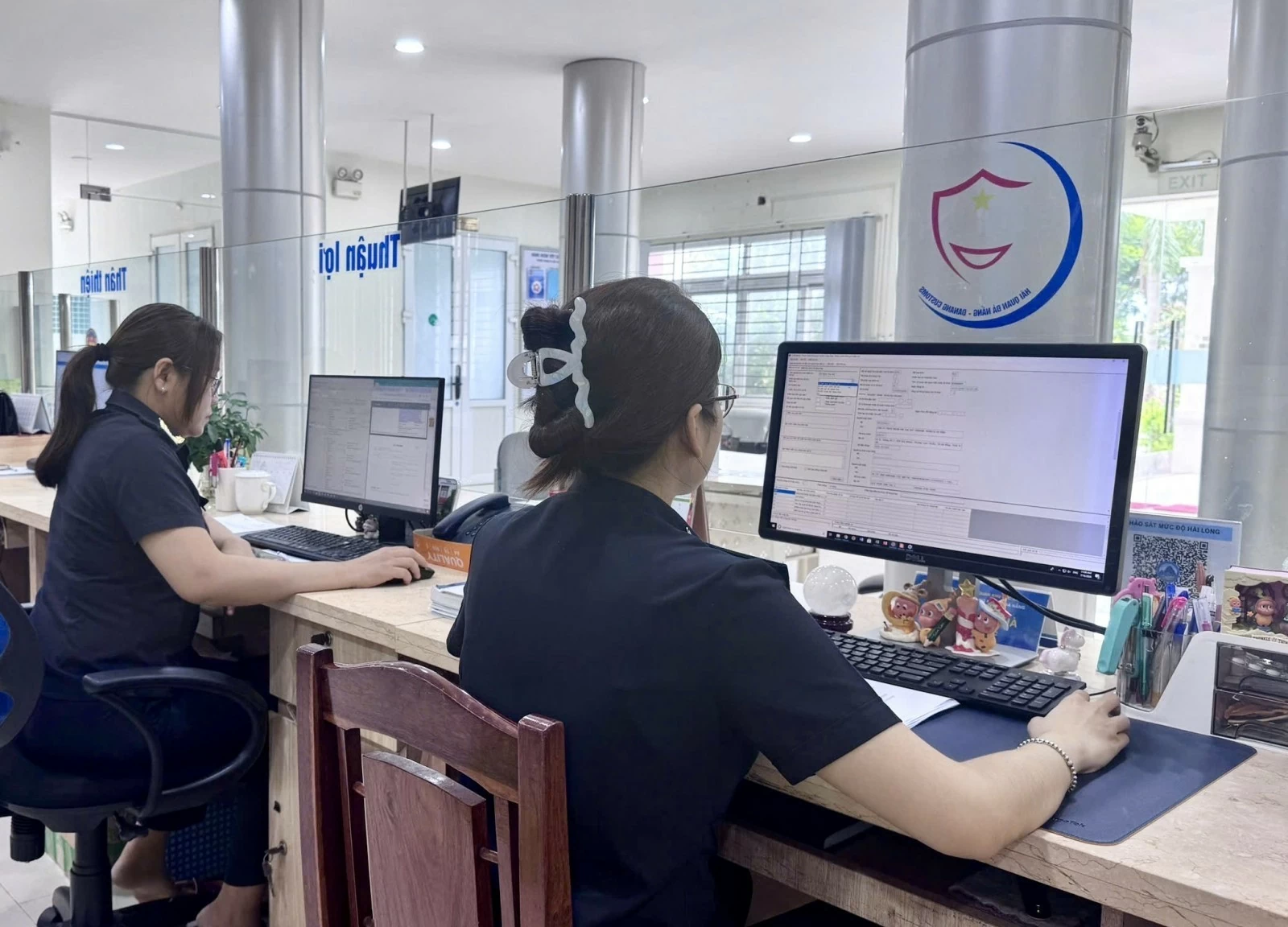 Hải quan khu vực XII thu ngân sách gần 13.800 tỷ đồng, tăng hơn 22% Hải quan khu vực XII thu ngân sách gần 13.800 tỷ đồng, tăng hơn 22%