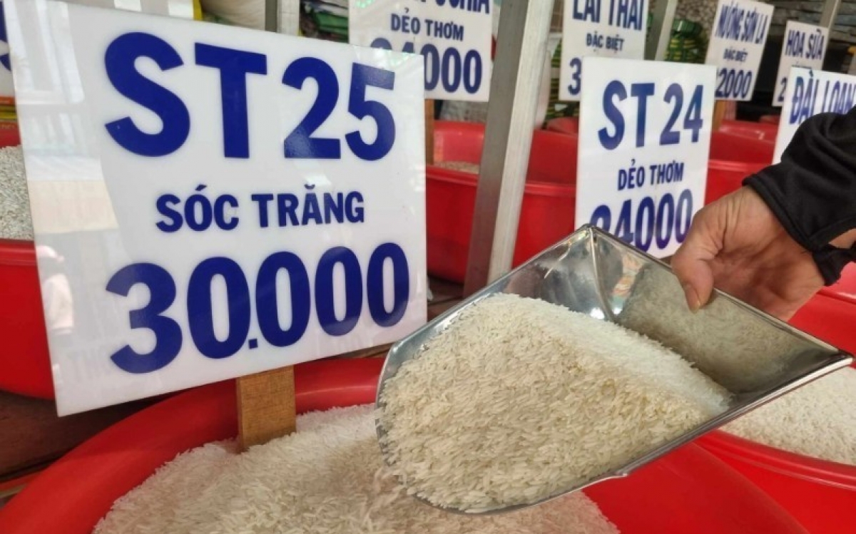 Giá gạo nguyên liệu xuất khẩu giảm, lúa ổn định ngày 20/9