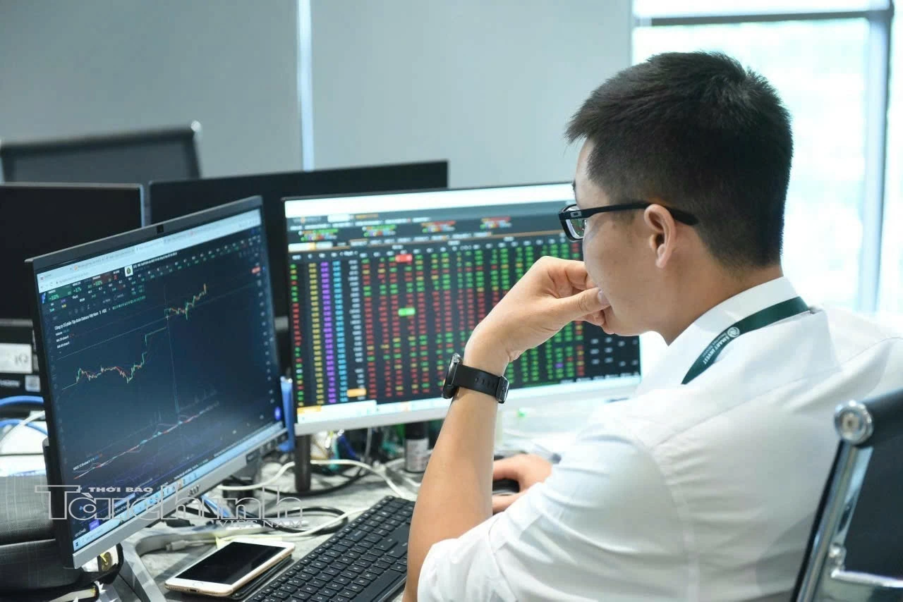 Chứng khoán ngày 20/8: VN-Index lấy lại sắc xanh, thanh khoản tiếp tục suy giảm Chứng khoán ngày 20/8: VN-Index lấy lại sắc xanh, thanh khoản tiếp tục suy giảm