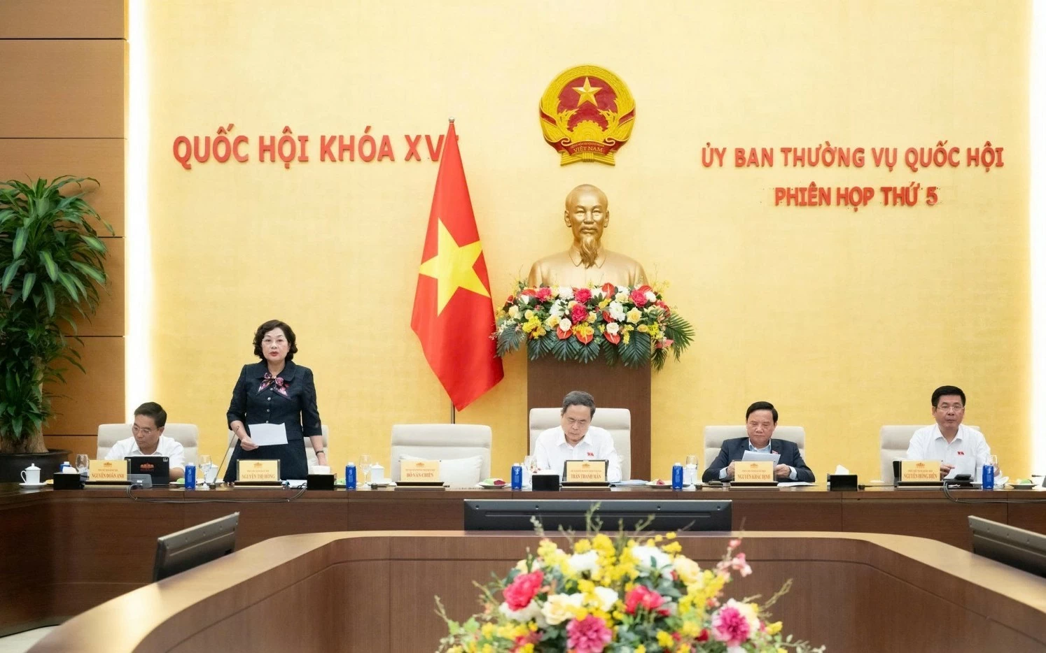 sap trinh quoc hoi giam 30 thue thu nhap cho ho ca nhan kinh doanh va doanh nghiep doanh thu duoi 10 ty dong