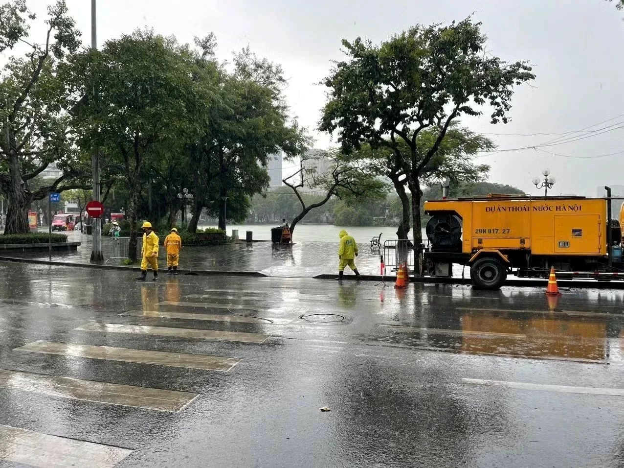 Hà Nội: Mưa lớn trên 100 mm, nhiều điểm từng ngập không tái diễn Hà Nội: Mưa lớn trên 100 mm, nhiều điểm từng ngập không tái diễn