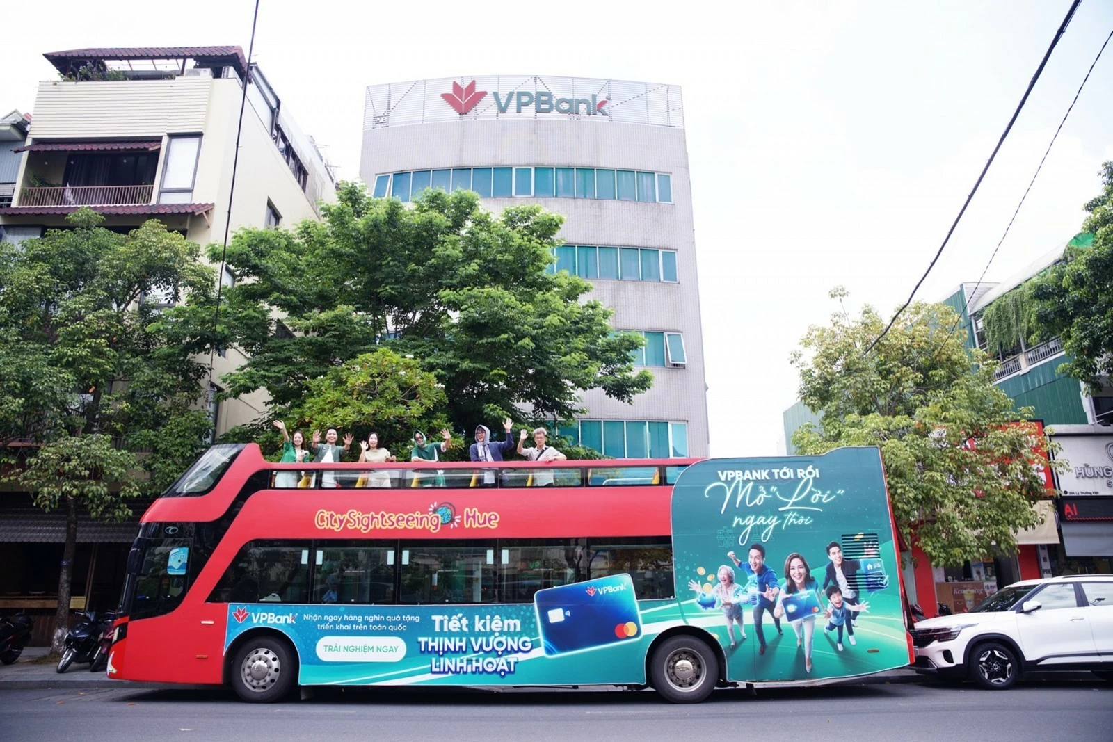 “VPBank tới rồi, mở “lời” ngay thôi” - chương trình nhiều điểm chạm trải nghiệm “VPBank tới rồi, mở “lời” ngay thôi” - chương trình nhiều điểm chạm trải nghiệm
