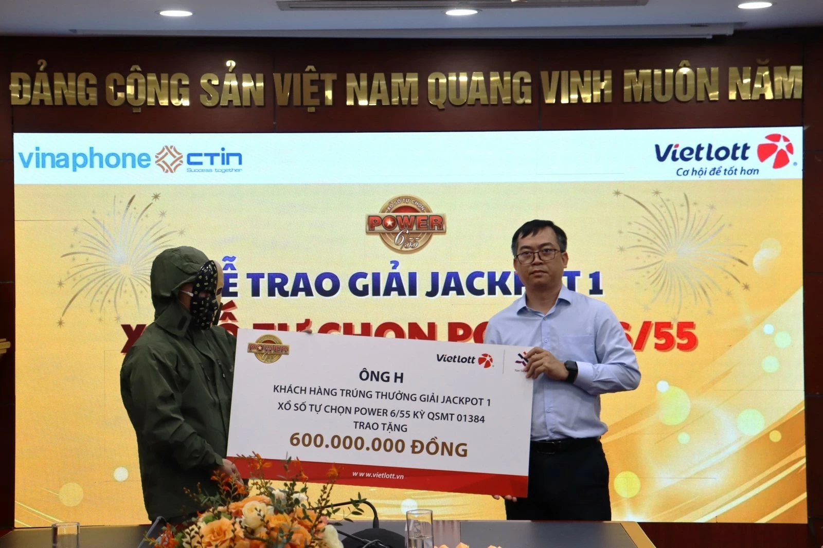 Người đàn ông từ Quảng Trị trúng thưởng hơn 1103 lần vé số Vietlott Người đàn ông từ Quảng Trị trúng thưởng hơn 1103 lần vé số Vietlott