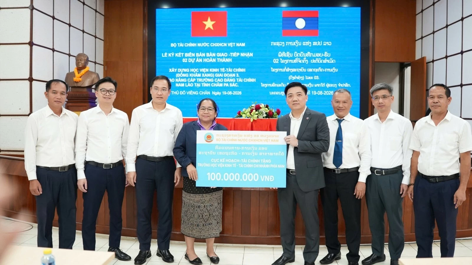 Bộ Tài chính bàn giao các dự án hợp tác đầu tư xây dựng cơ sở đào tạo ngành Tài chính tại Lào Bộ Tài chính bàn giao các dự án hợp tác đầu tư xây dựng cơ sở đào tạo ngành Tài chính tại Lào