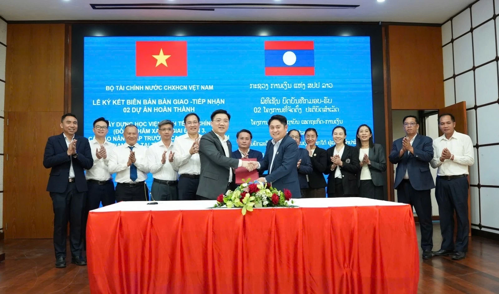 Bộ Tài chính bàn giao các dự án hợp tác đầu tư xây dựng cơ sở đào tạo ngành Tài chính tại Lào Bộ Tài chính bàn giao các dự án hợp tác đầu tư xây dựng cơ sở đào tạo ngành Tài chính tại Lào