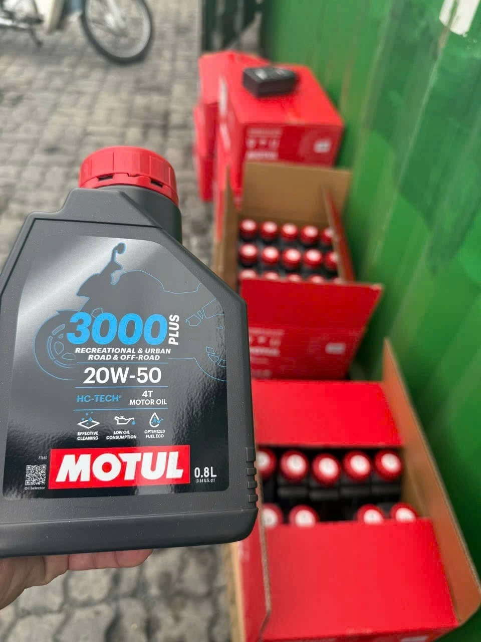 Hải quan bắt giữ 16.000 hộp dầu nhớt nhập khẩu giả nhãn hiệu MOTUL tại cảng biển TP. Hồ Chí Minh Hải quan bắt giữ 16.000 hộp dầu nhớt giả nhãn hiệu MOTUL tại cảng biển TP. Hồ Chí Minh