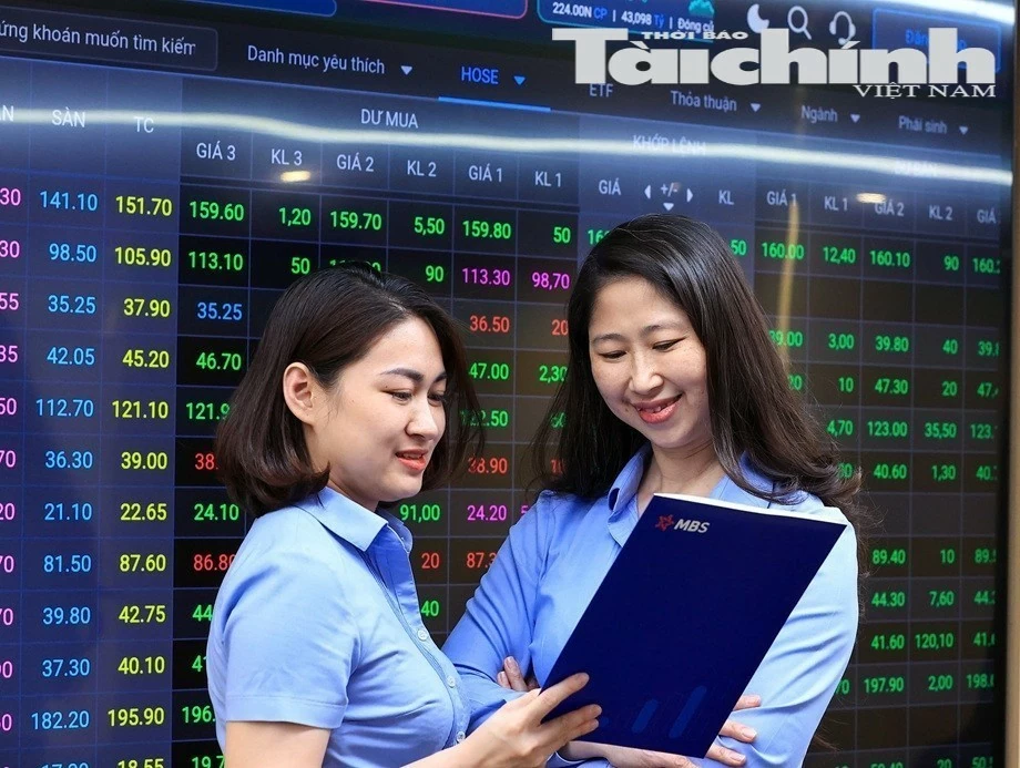 chung khoan ngay 24 8 vn index tang hon 20 diem tien sat moc 1 800 diem