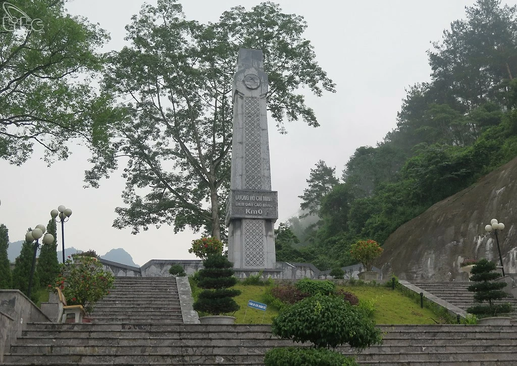 Biểu tượng Km0 - điểm đầu của tuyến đường Hồ Chí Minh (Ảnh: Bộ Xây dựng). Biểu tượng Km0 - điểm đầu của tuyến đường Hồ Chí Minh (Ảnh: Bộ Xây dựng).