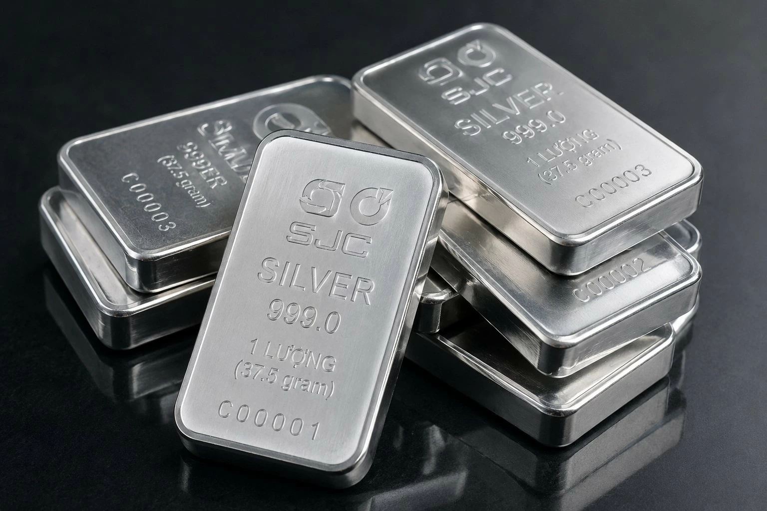 Ngày 25/8: Giá bạc trong nước giảm nhẹ, thế giới vượt 69 USD/ounce