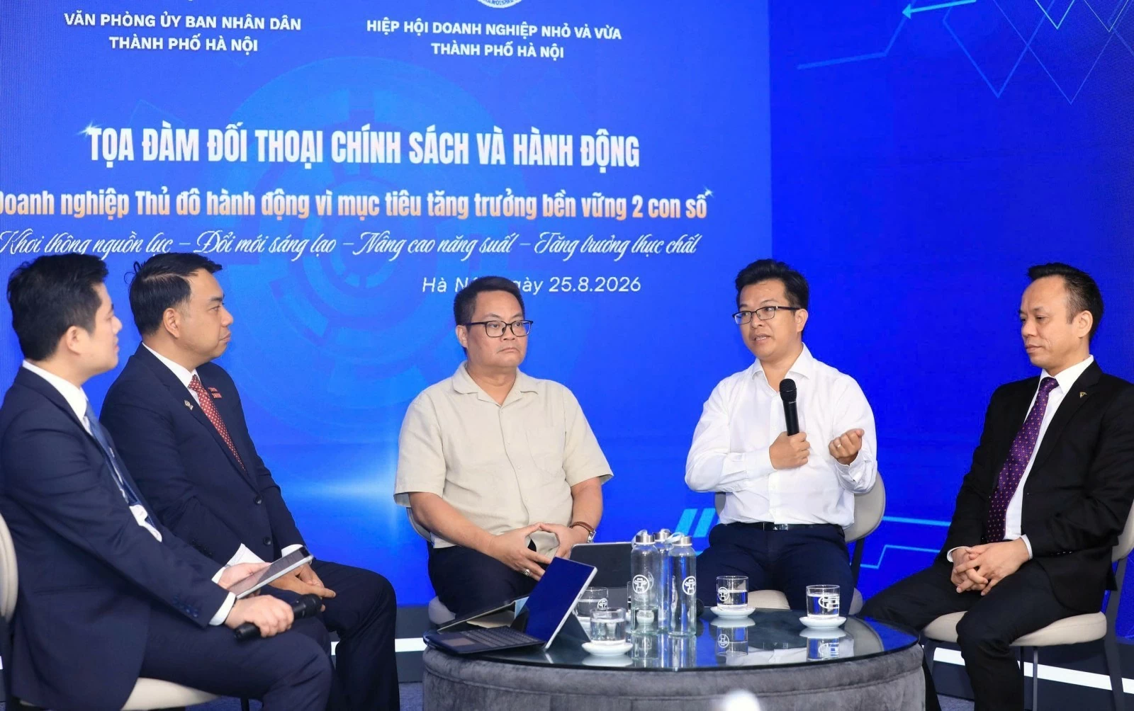 Doanh nghiệp nhỏ và vừa: Tháo điểm nghẽn, khơi động lực tăng trưởng hai con số Doanh nghiệp nhỏ và vừa: Tháo điểm nghẽn, khơi động lực tăng trưởng hai con số