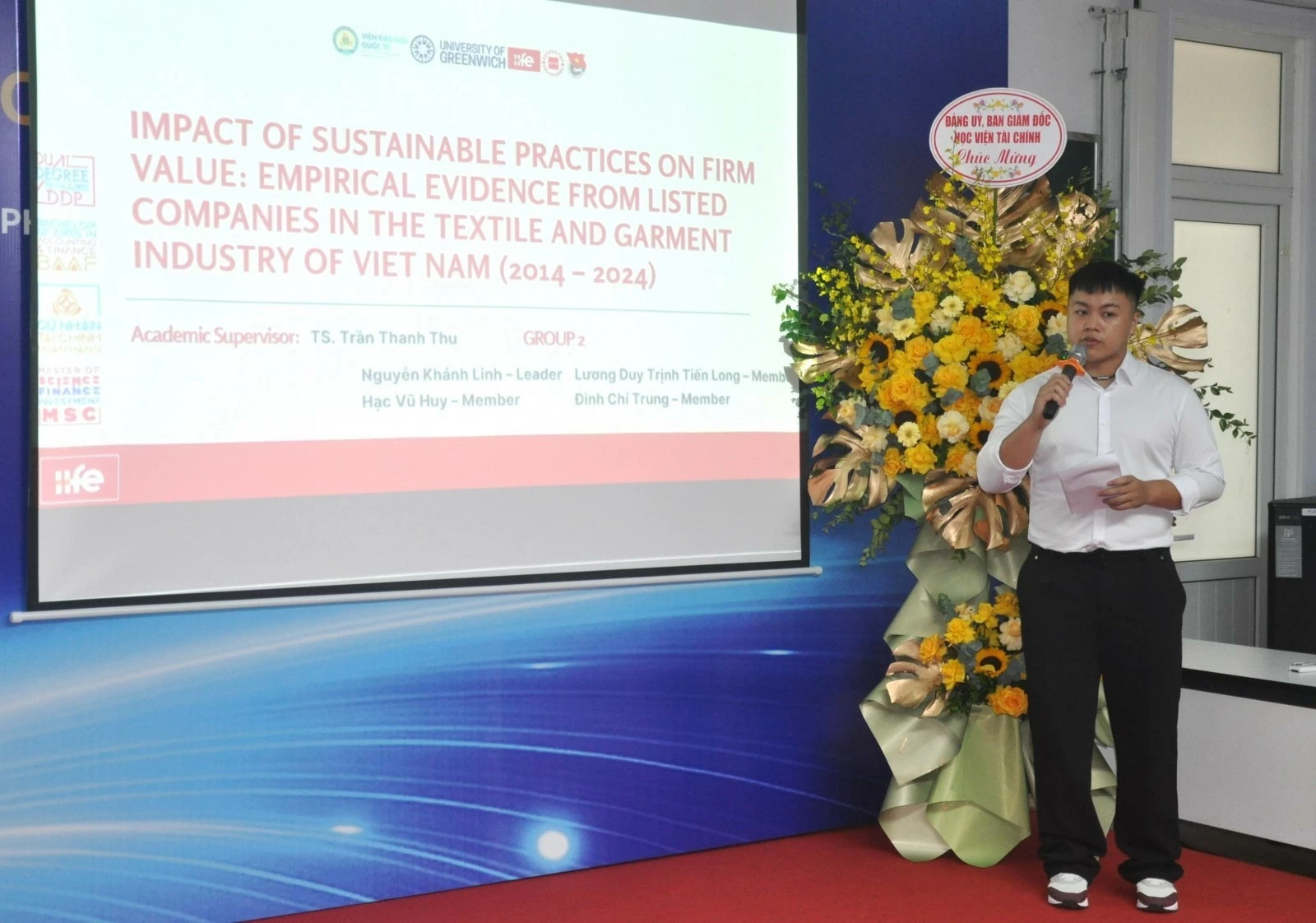 Đưa nghiên cứu khoa học sinh viên gắn với thực tiễn phát triển kinh tế
