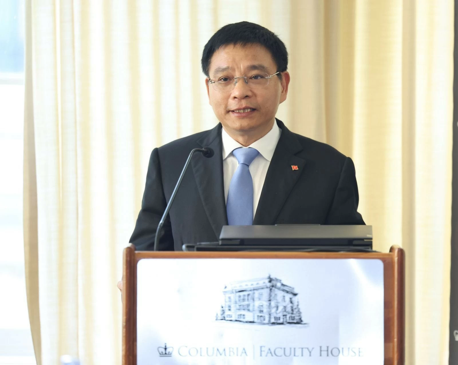 Việt Nam hướng tới tăng trưởng cao gắn với ổn định kinh tế vĩ mô Việt Nam hướng tới tăng trưởng cao gắn với ổn định kinh tế vĩ mô