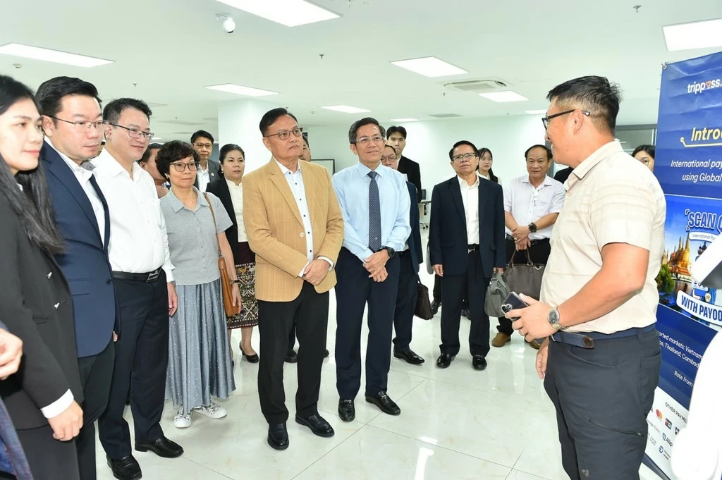 Mở không gian hợp tác Việt Nam - Lào trong chuyển đổi số, bán dẫn và AI