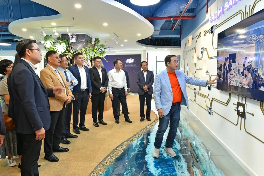 Mở không gian hợp tác Việt Nam - Lào trong chuyển đổi số, bán dẫn và AI