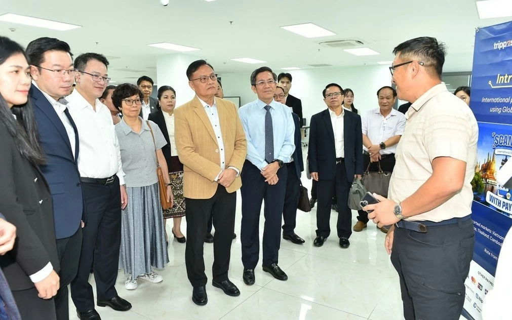 mo khong gian hop tac viet nam lao trong chuyen doi so ban dan va ai