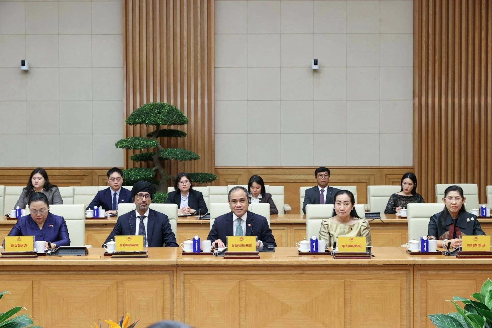 Thủ tướng Lê Minh Hưng tiếp Đại sứ, Đại biện các nước ASEAN Thủ tướng Lê Minh Hưng tiếp Đại sứ, Đại biện các nước ASEAN