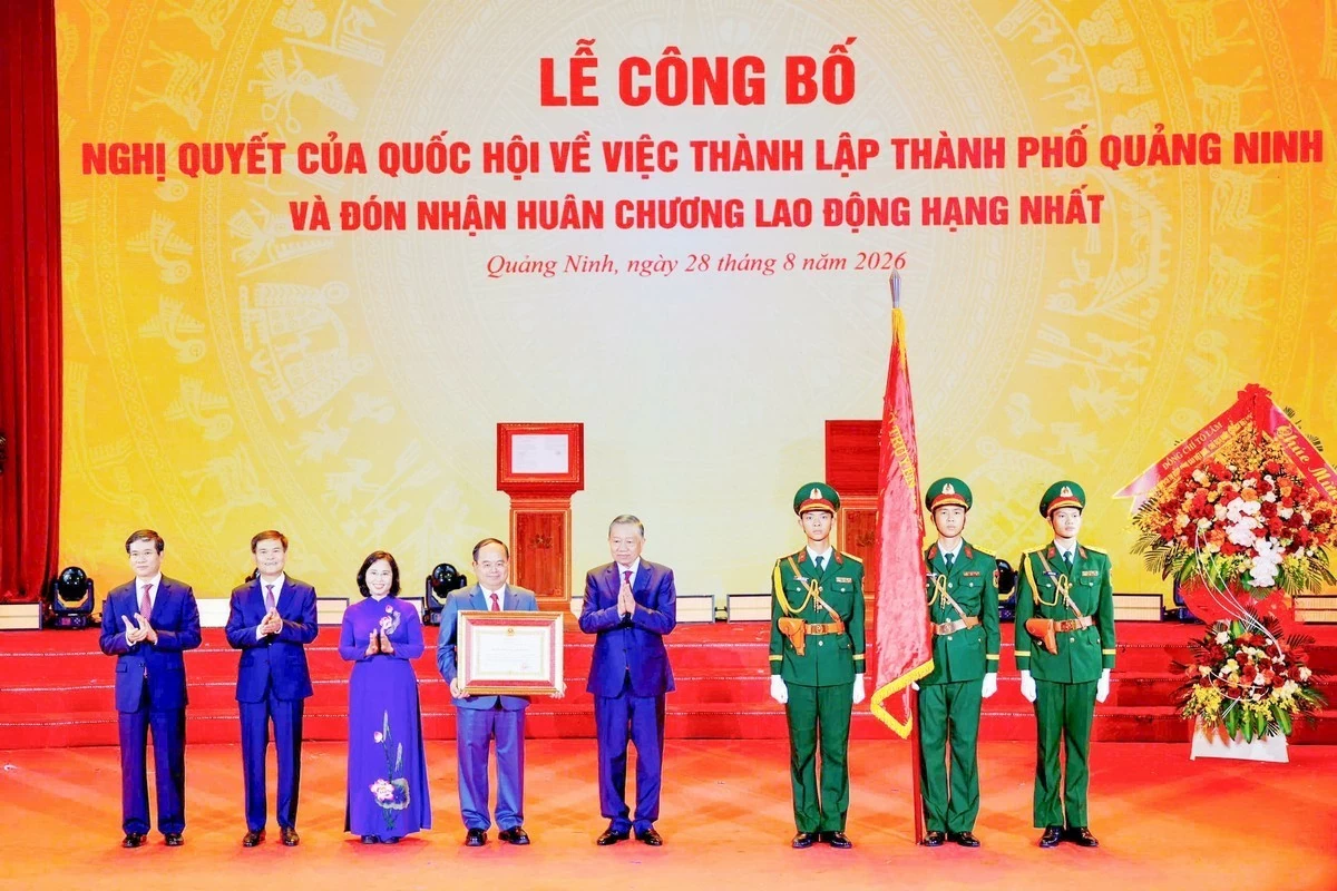 Công bố Nghị quyết thành lập thành phố Quảng Ninh Công bố Nghị quyết thành lập thành phố Quảng Ninh