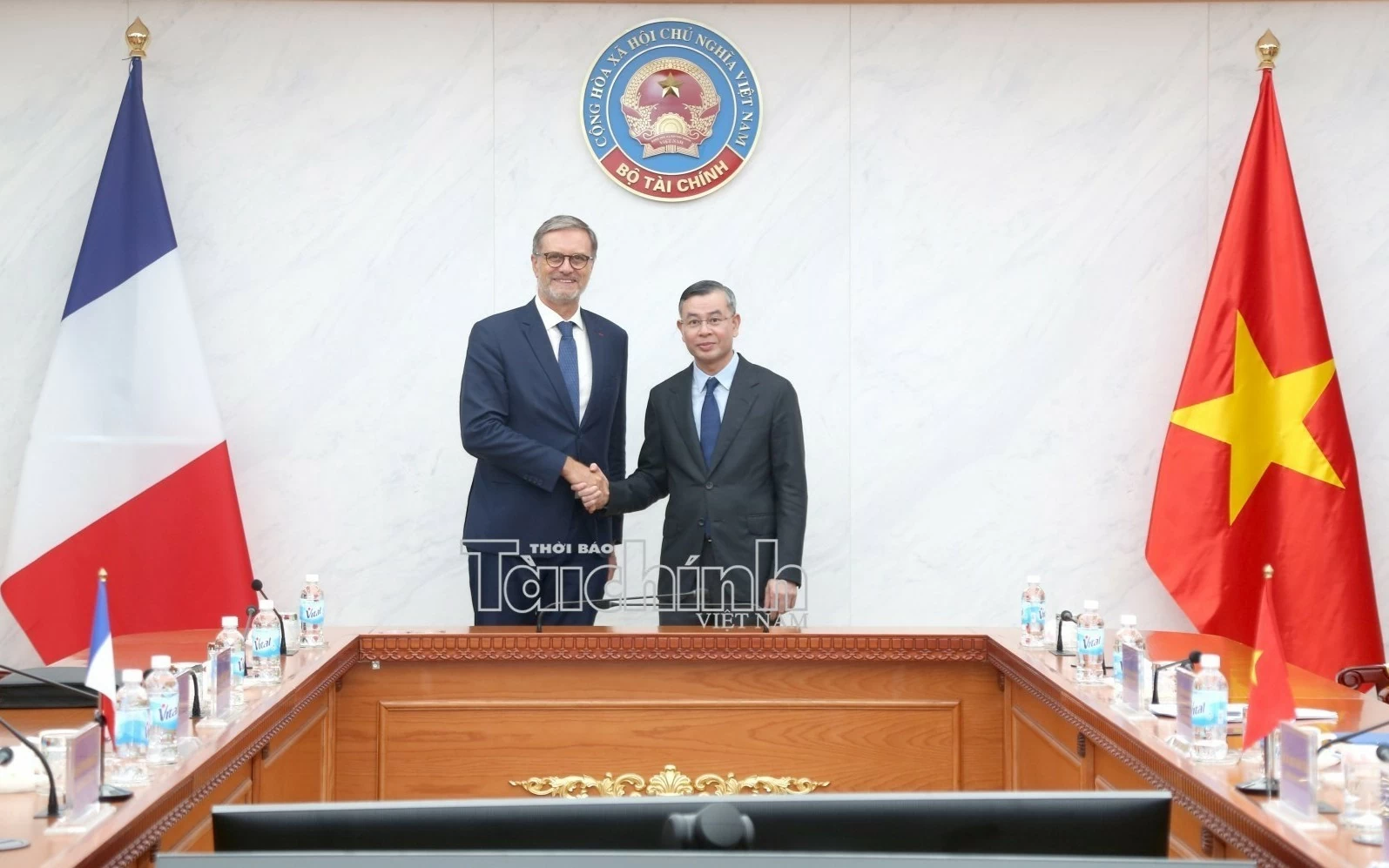 bo truong ngo van tuan tiep dai su phap olivier brochet chao tu biet ket thuc nhiem ky