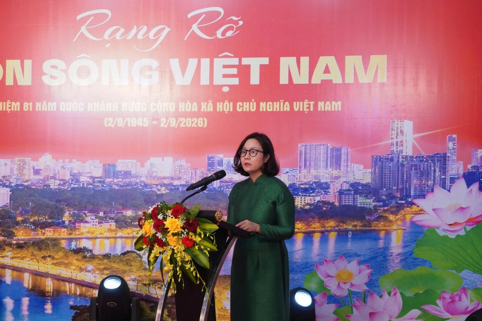 Triển lãm ảnh “Rạng rỡ non sông Việt Nam” mừng Quốc khánh 2/9