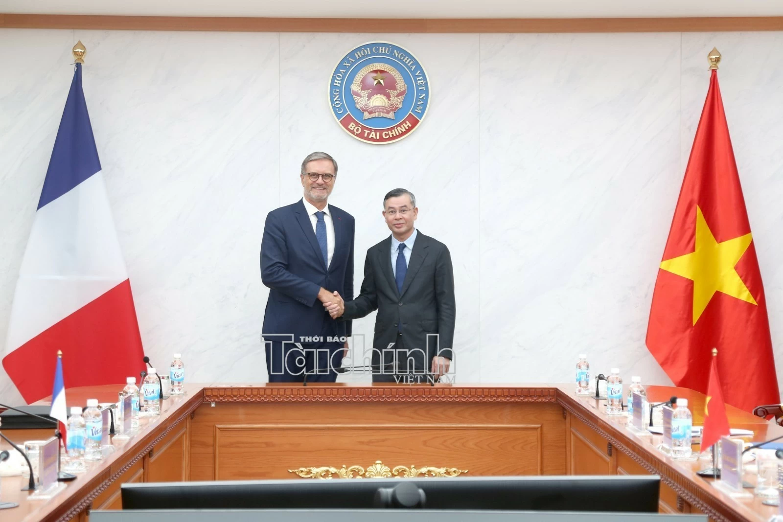 Bộ trưởng Ngô Văn Tuấn tiếp Đại sứ Pháp Olivier Brochet chào từ biệt kết thúc nhiệm kỳ