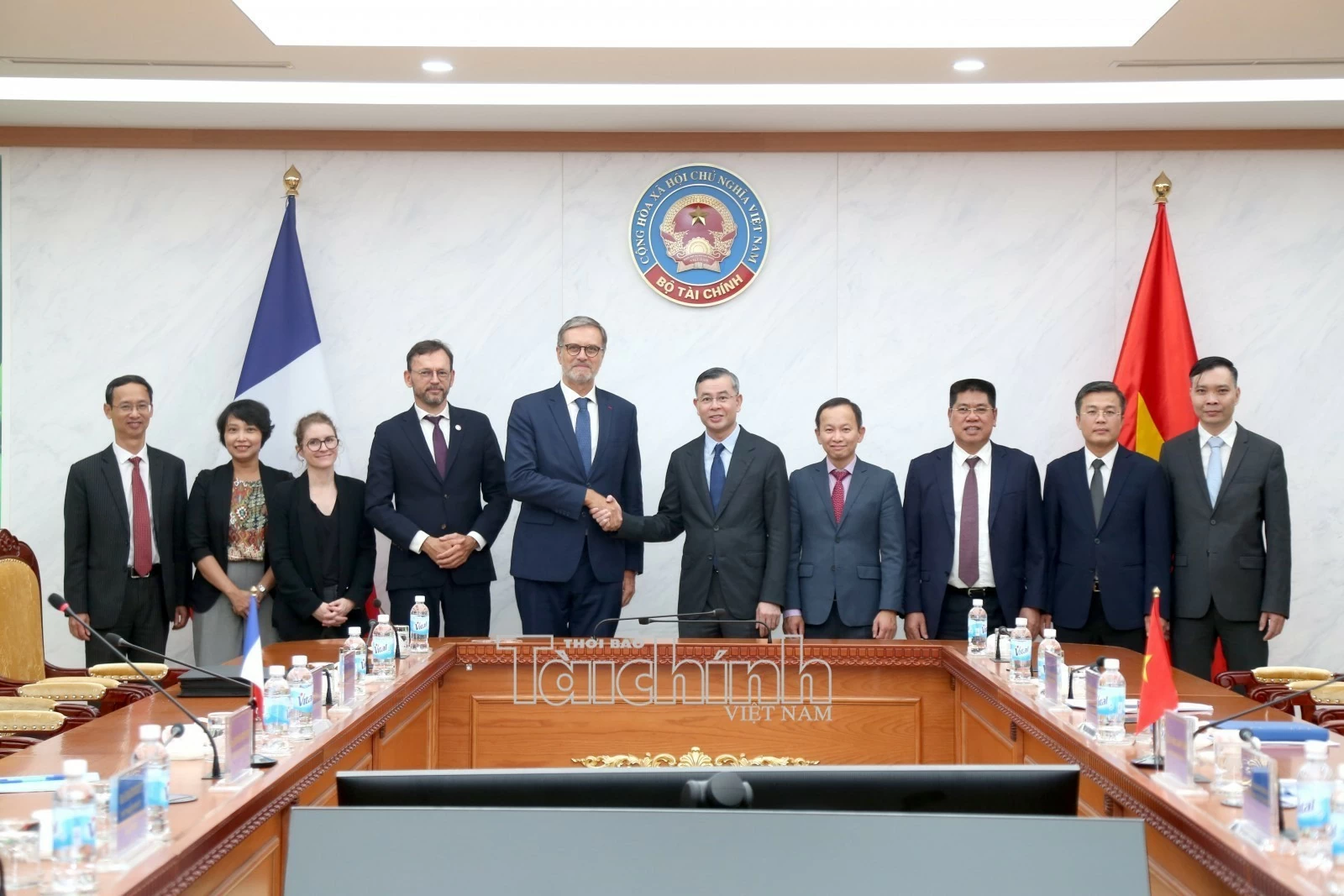 Bộ trưởng Ngô Văn Tuấn tiếp Đại sứ Pháp Olivier Brochet chào từ biệt kết thúc nhiệm kỳ