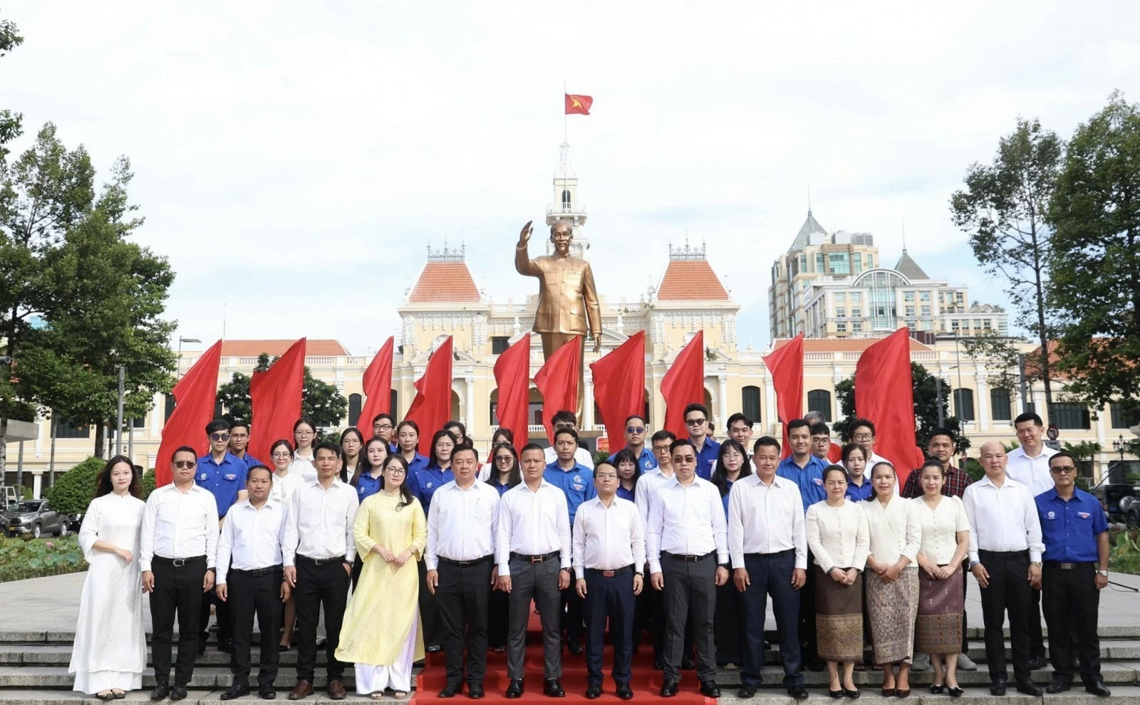 Tuổi trẻ ngành Tài chính Việt Nam - Lào và hành trình về nguồn tiếp lửa truyền thống Tuổi trẻ ngành Tài chính Việt Nam - Lào và hành trình về nguồn tiếp lửa truyền thống