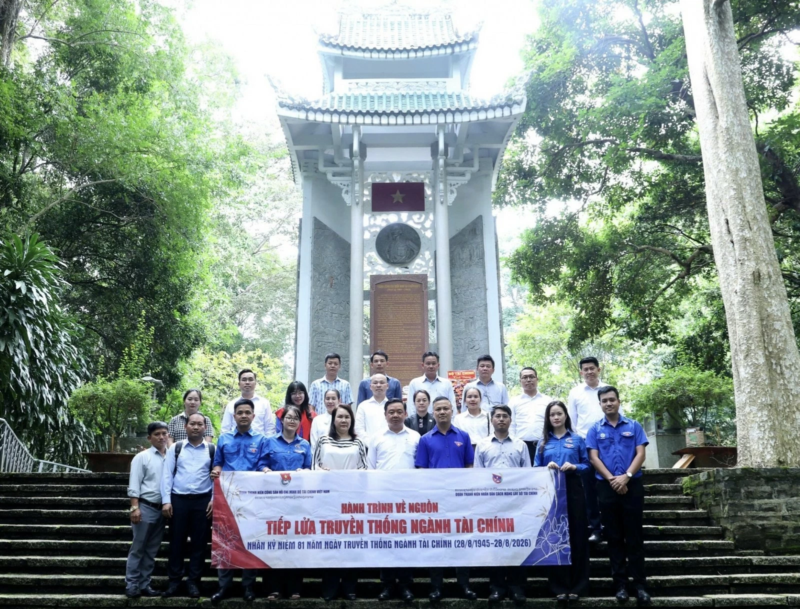 Tuổi trẻ ngành Tài chính Việt Nam - Lào và hành trình về nguồn tiếp lửa truyền thống Tuổi trẻ ngành Tài chính Việt Nam - Lào và hành trình về nguồn tiếp lửa truyền thống