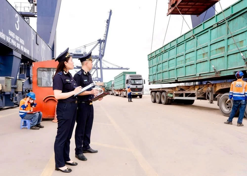 Chuyển từ “người gác cửa” sang kiến tạo môi trường thương mại thuận lợi