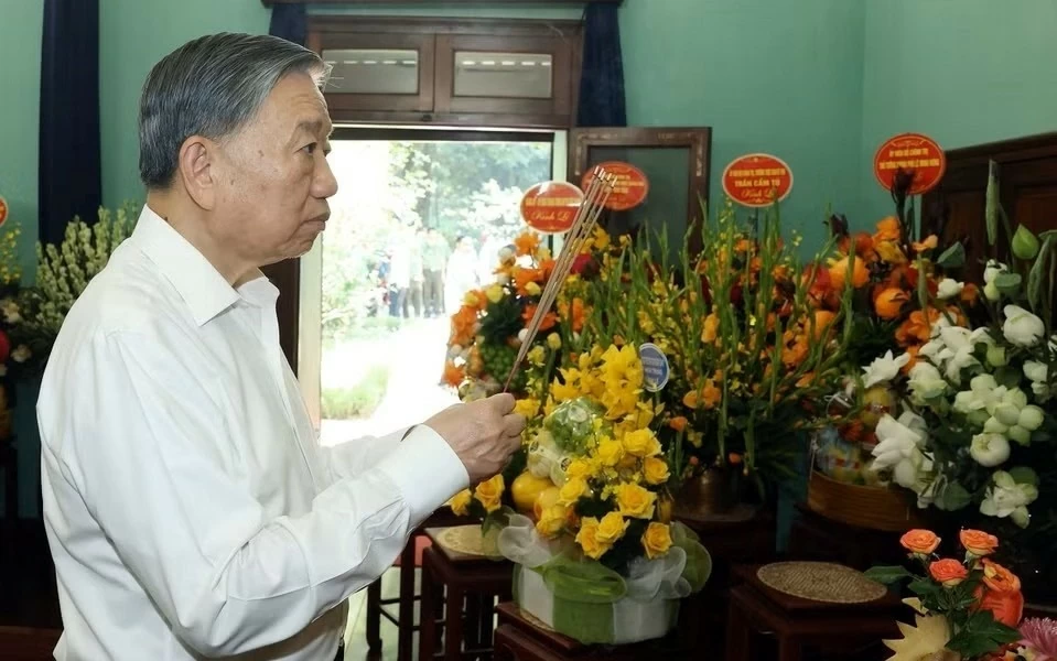 tong bi thu chu tich nuoc to lam dang huong tuong nho chu tich ho chi minh