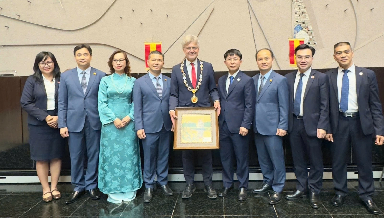 VDB vinh dự nhận Giải thưởng Đổi mới sáng tạo xuất sắc trong Sản phẩm và Dịch vụ Tài chính Bền vững tại Đức
