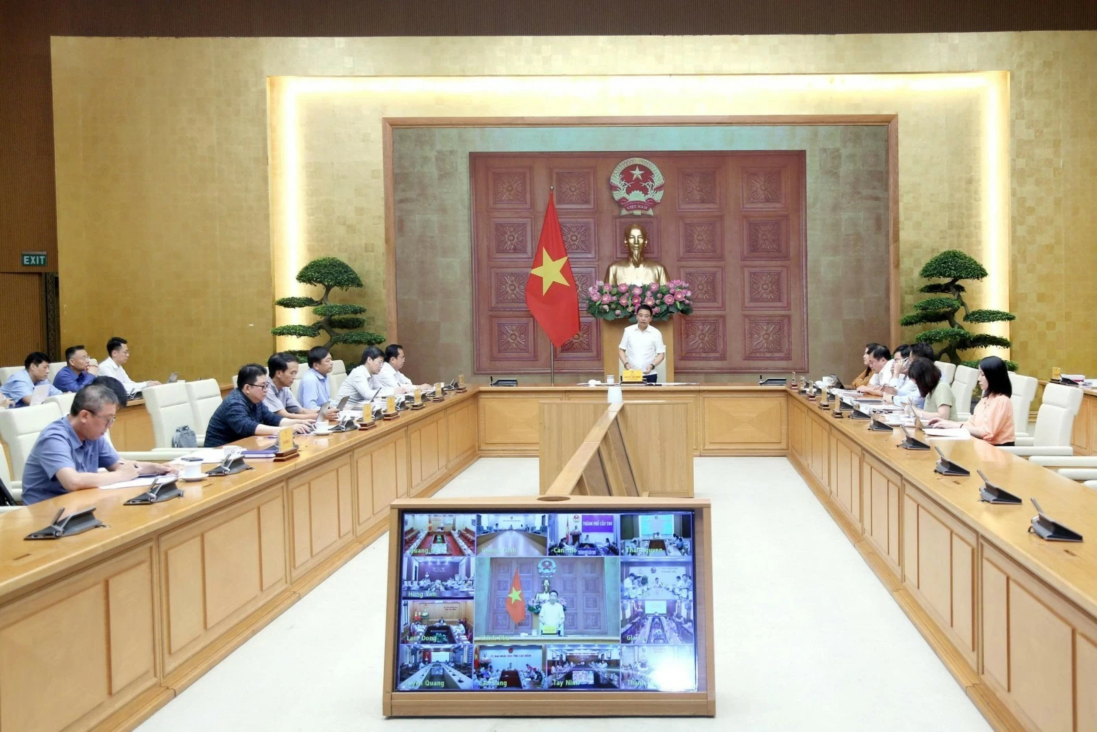 Phó Thủ tướng Nguyễn Văn Thắng: Kiểm soát giá, hỗ trợ tăng trưởng và ổn định kinh tế vĩ mô Phó Thủ tướng Nguyễn Văn Thắng: Kiểm soát giá, hỗ trợ tăng trưởng và ổn định kinh tế vĩ mô