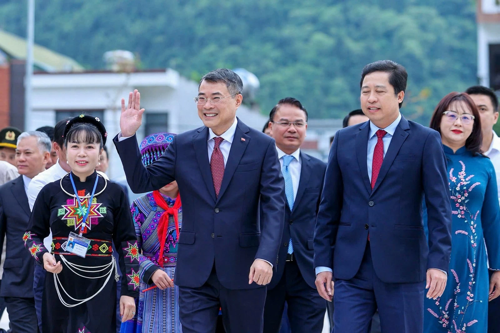 Thủ tướng Lê Minh Hưng: Giáo dục phải đi trước một bước trong giai đoạn phát triển mới của đất nước* Thủ tướng Lê Minh Hưng: Giáo dục phải đi trước một bước trong giai đoạn phát triển mới của đất nước*