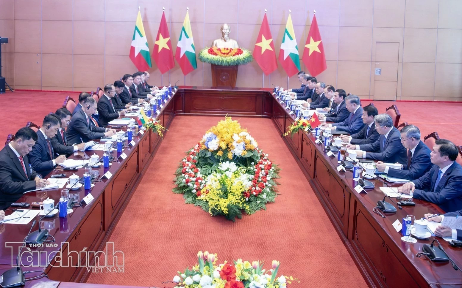tong bi thu chu tich nuoc to lam hoi dam voi tong thong myanmar min aung hlaing