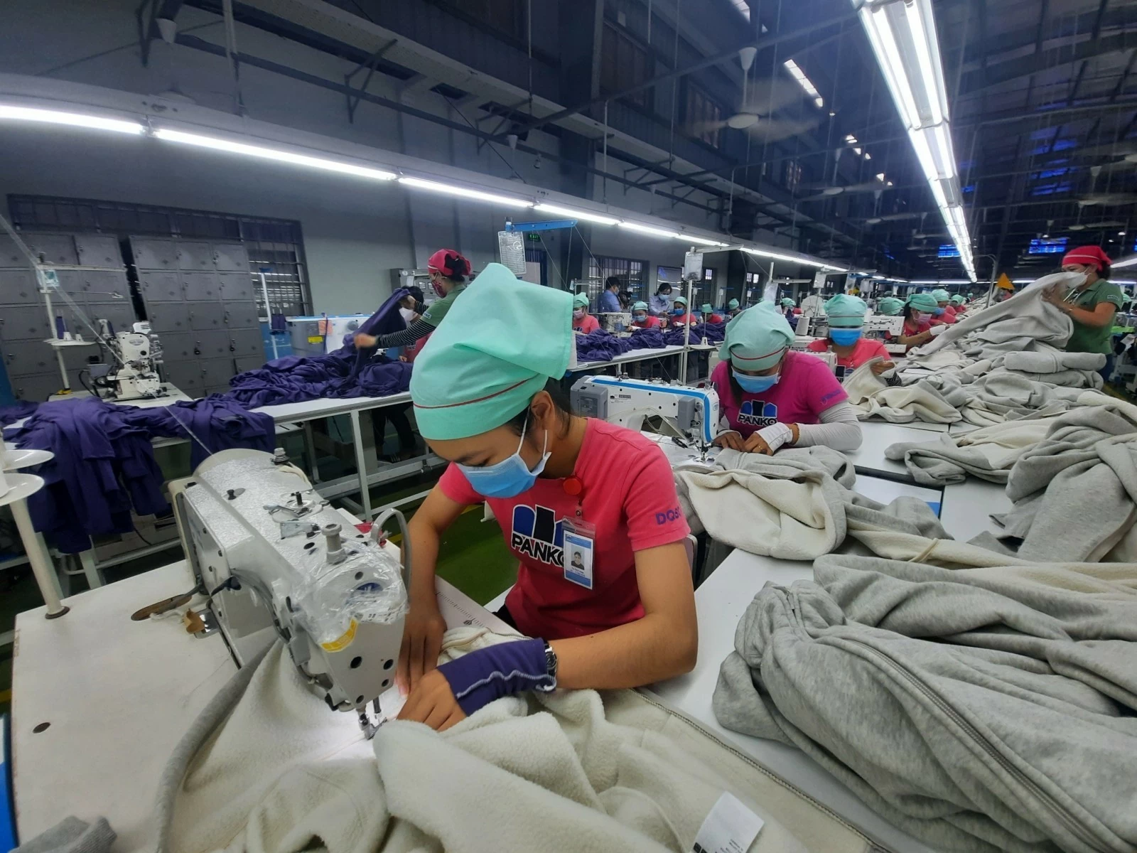 Tăng “sức đề kháng” cho hàng Việt trước rủi ro trung chuyển
