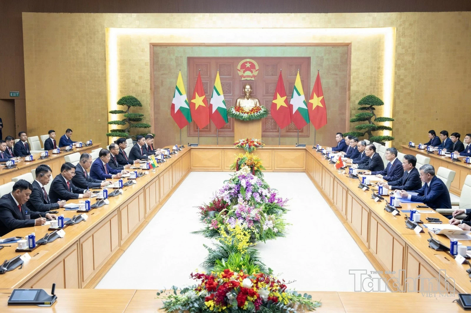 Thủ tướng Lê Minh Hưng hội kiến Tổng thống Myanmar Min Aung Hlaing Thủ tướng Lê Minh Hưng hội kiến Tổng thống Myanmar Min Aung Hlaing