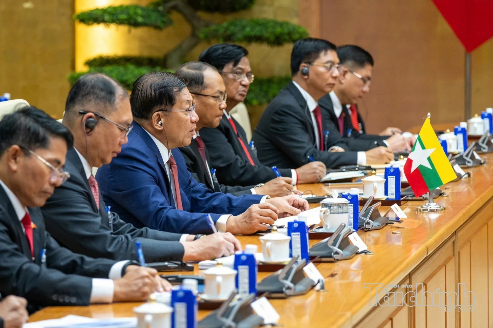 Thủ tướng Lê Minh Hưng hội kiến Tổng thống Myanmar Min Aung Hlaing Thủ tướng Lê Minh Hưng hội kiến Tổng thống Myanmar Min Aung Hlaing