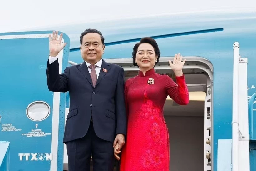 Chủ tịch Quốc hội Trần Thanh Mẫn và Phu nhân lên đường thăm chính thức Hàn Quốc và Mông Cổ Chủ tịch Quốc hội Trần Thanh Mẫn và Phu nhân lên đường thăm chính thức Hàn Quốc và Mông Cổ