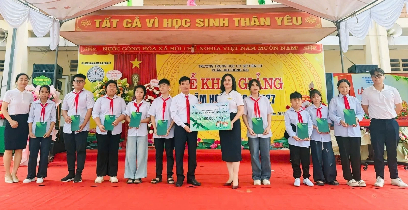 Vietcombank triển khai trao 7.350 suất học bổng 