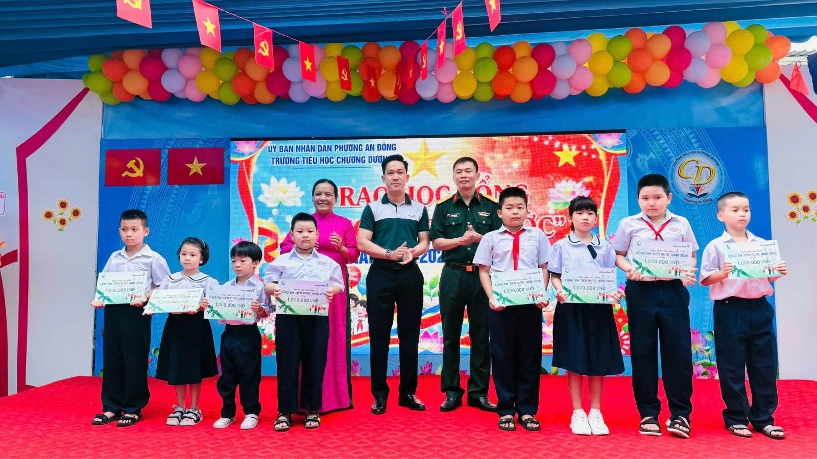 Vietcombank triển khai trao 7.350 suất học bổng 