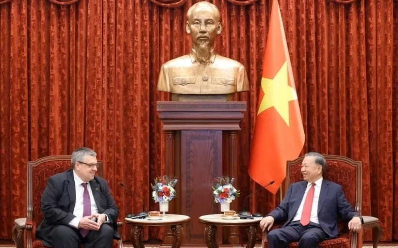 quan he viet nam lien bang nga tiep tuc phat trien manh me vi loi ich cua nhan dan hai nuoc