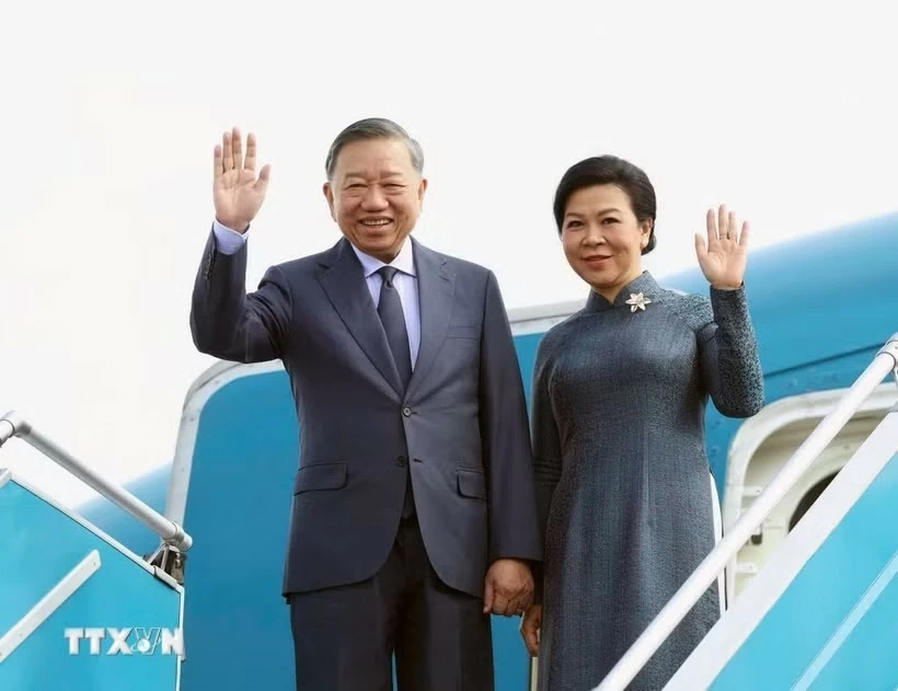 Tổng Bí thư, Chủ tịch nước Tô Lâm cùng Phu nhân lên đường thăm Nga, Pháp và dự Hội nghị Thượng đỉnh Không gian vũ trụ Tổng Bí thư, Chủ tịch nước Tô Lâm cùng Phu nhân lên đường thăm Nga, Pháp và dự Hội nghị Thượng đỉnh Không gian vũ trụ