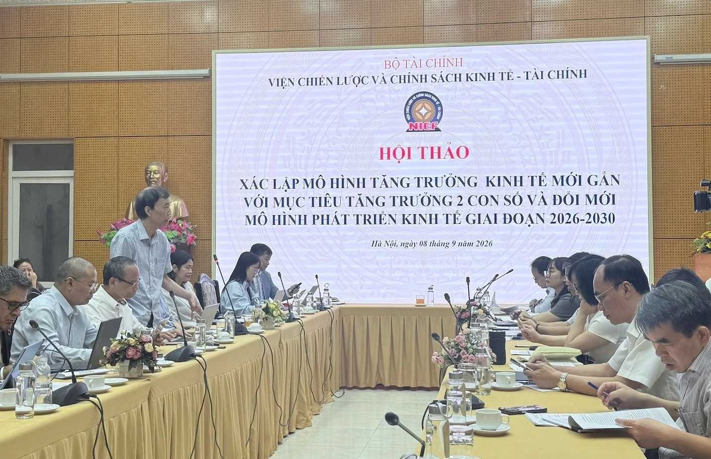 Xác lập 5 trụ cột cho mô hình tăng trưởng mới Xác lập 5 trụ cột cho mô hình tăng trưởng mới