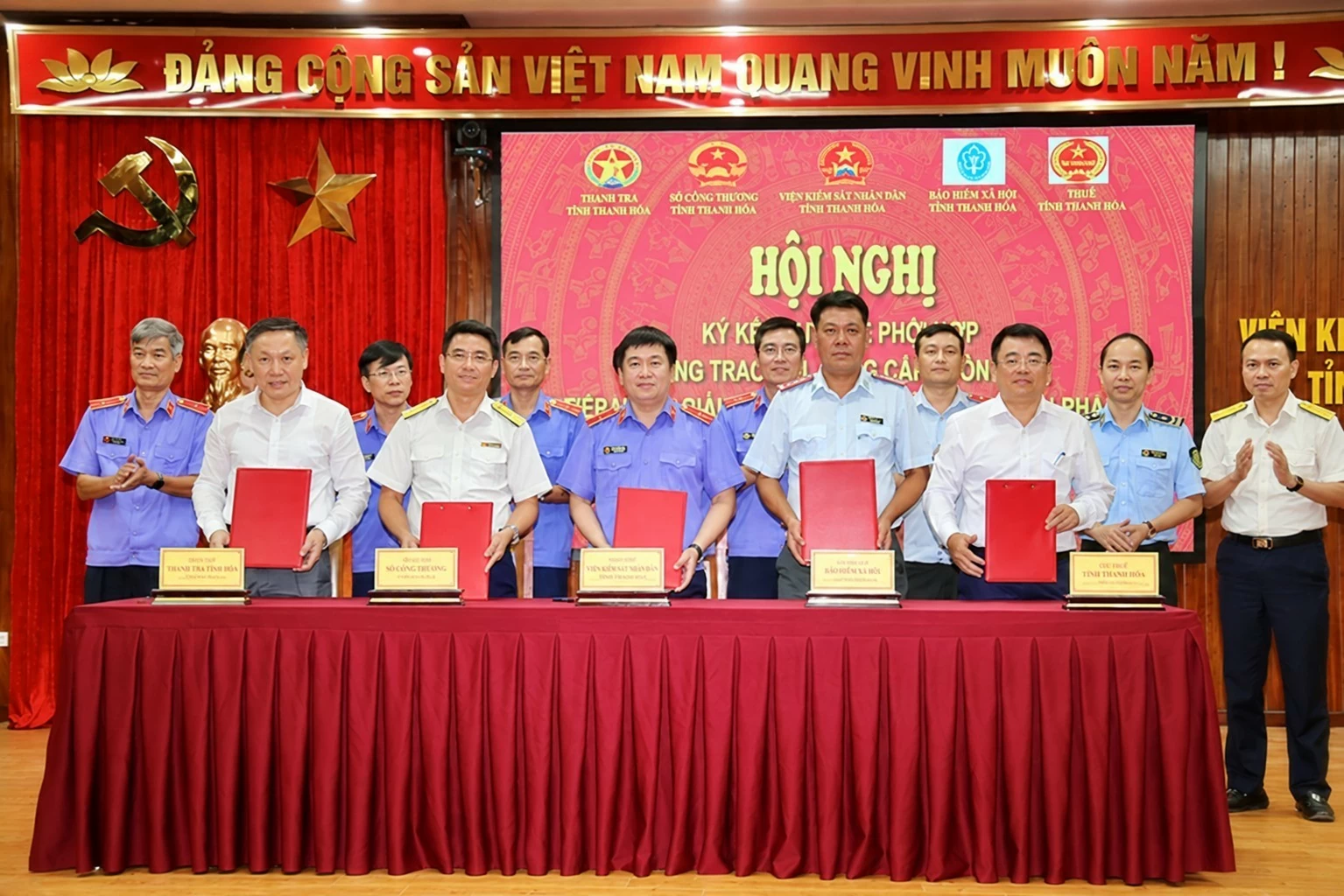 Thuế tỉnh Thanh Hóa tăng cường trao đổi, cung cấp thông tin, đấu tranh phòng, chống tội phạm thuế Thuế tỉnh Thanh Hóa tăng cường trao đổi, cung cấp thông tin, đấu tranh phòng, chống tội phạm thuế