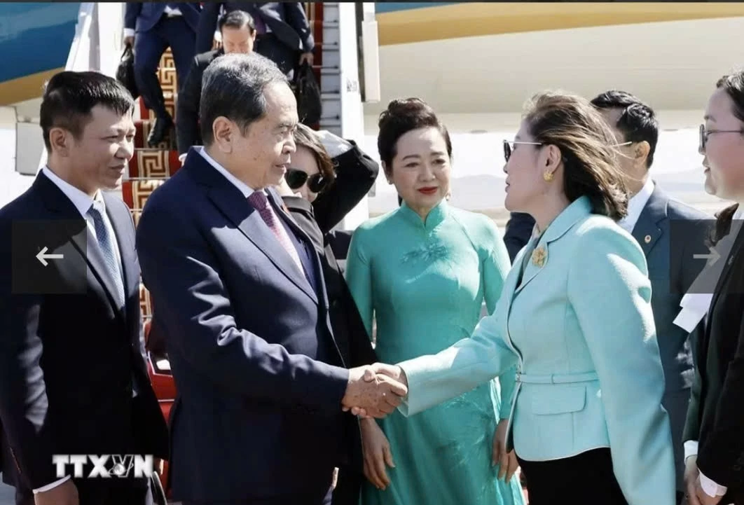 Chủ tịch Quốc hội và Phu nhân bắt đầu thăm chính thức Mông Cổ